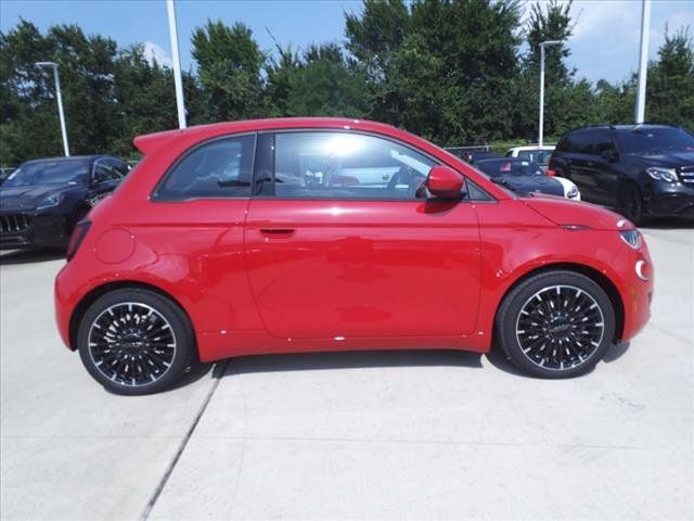 2024 FIAT 500e 