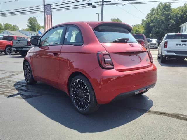 2024 FIAT 500e 