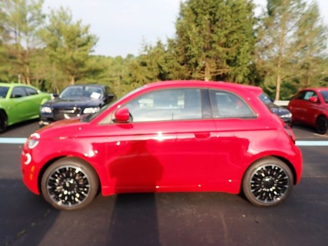 2024 FIAT 500e 