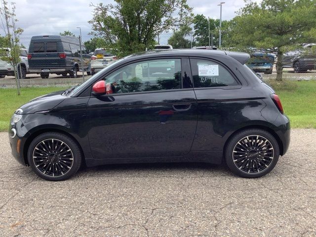 2024 FIAT 500e Music