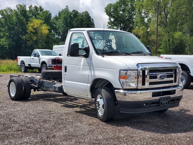 2024 Ford E-Series Base