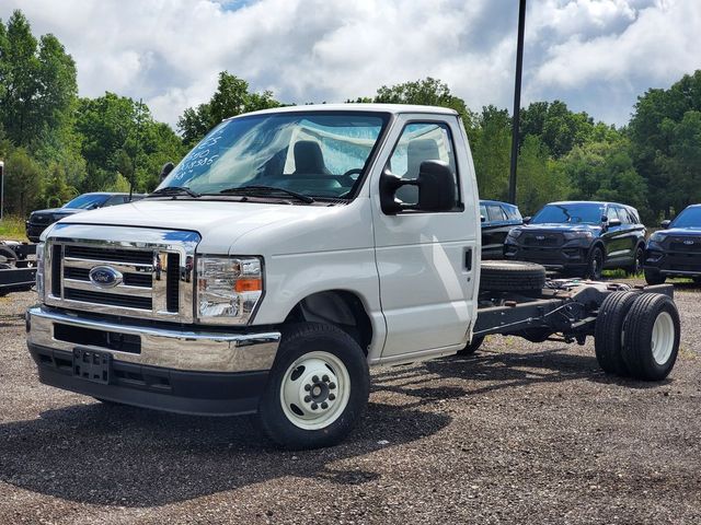 2024 Ford E-Series Base