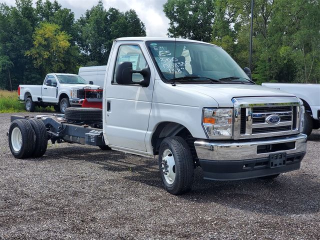 2024 Ford E-Series Base