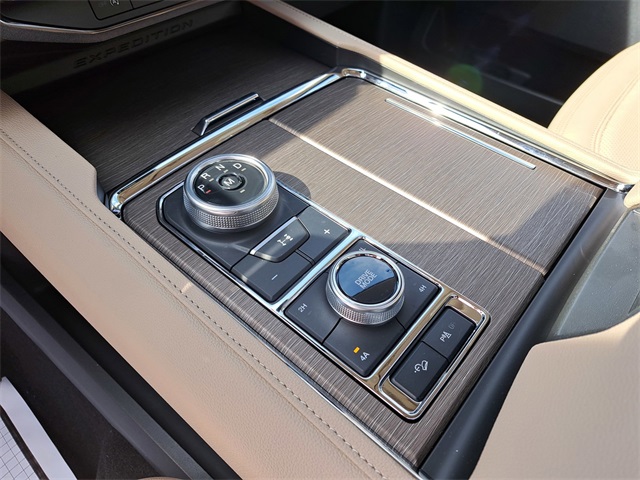Vehicle image 11 of 15