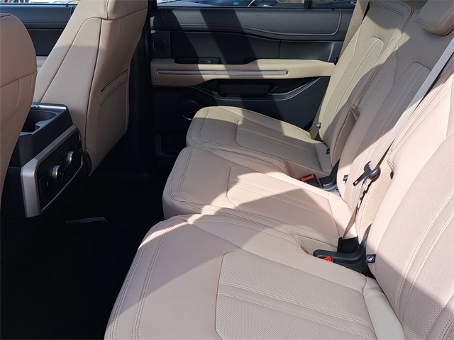 Vehicle image 13 of 15