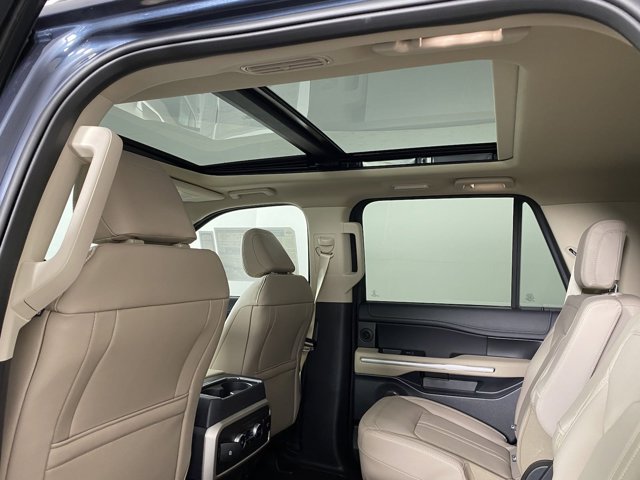 Vehicle image 16 of 20