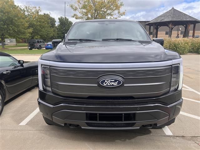 2024 Ford F-150 Lightning LARIAT