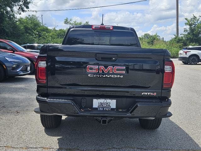 2024 GMC Canyon 4WD AT4