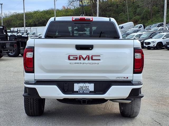 2024 GMC Canyon 4WD AT4