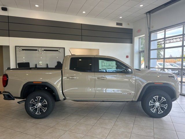 2024 GMC Canyon 4WD AT4