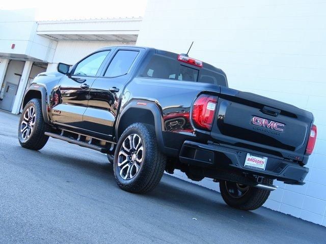 2024 GMC Canyon 4WD AT4