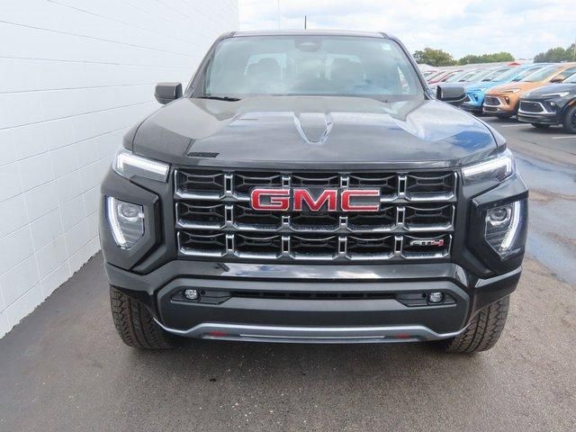 2024 GMC Canyon 4WD AT4