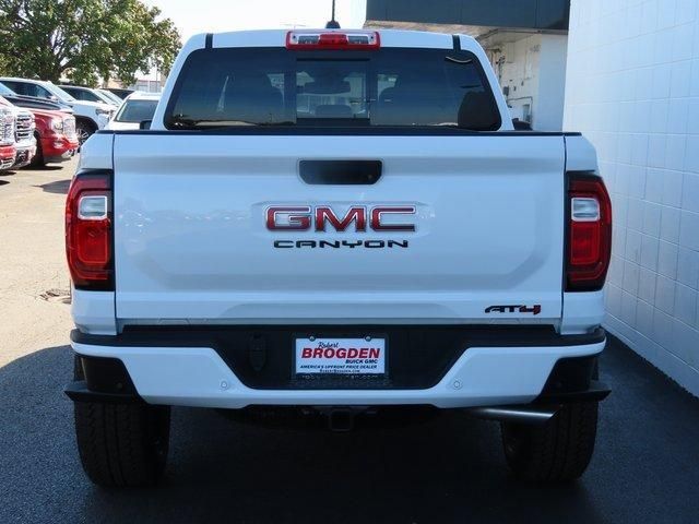 2024 GMC Canyon 4WD AT4