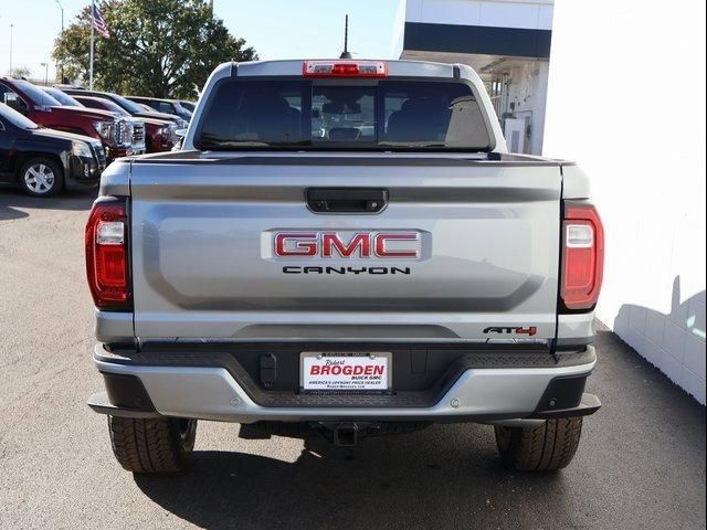 2024 GMC Canyon 4WD AT4