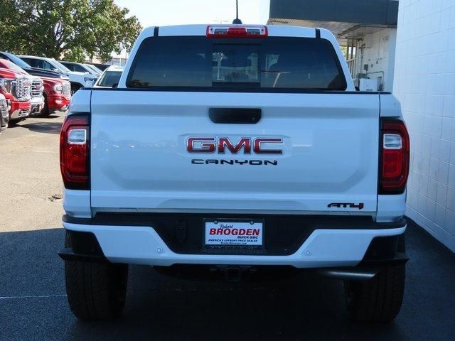 2024 GMC Canyon 4WD AT4