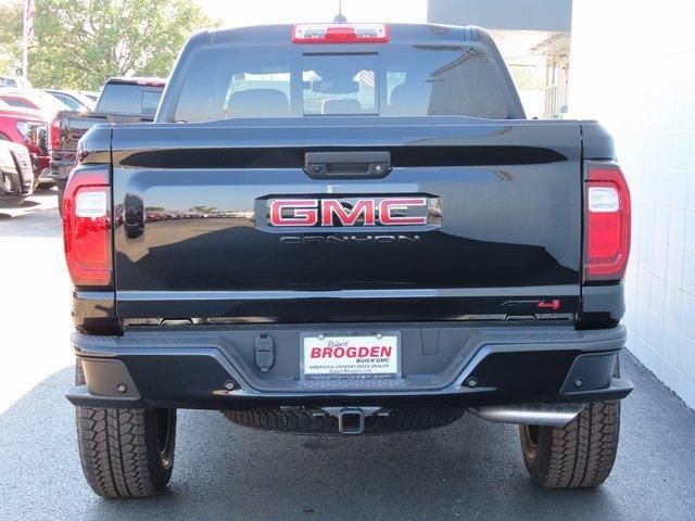 2024 GMC Canyon 4WD AT4