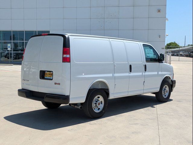 2024 GMC Savana Base