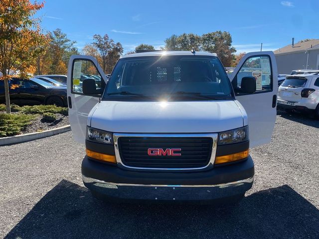 2024 GMC Savana Base