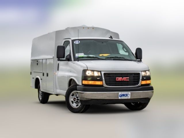 2024 GMC Savana Base