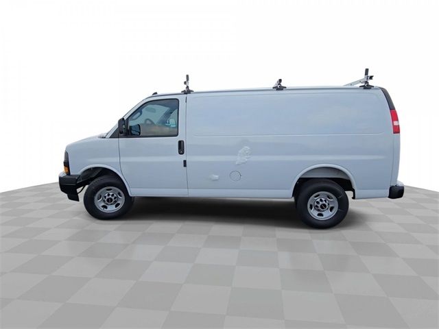 2024 GMC Savana Base