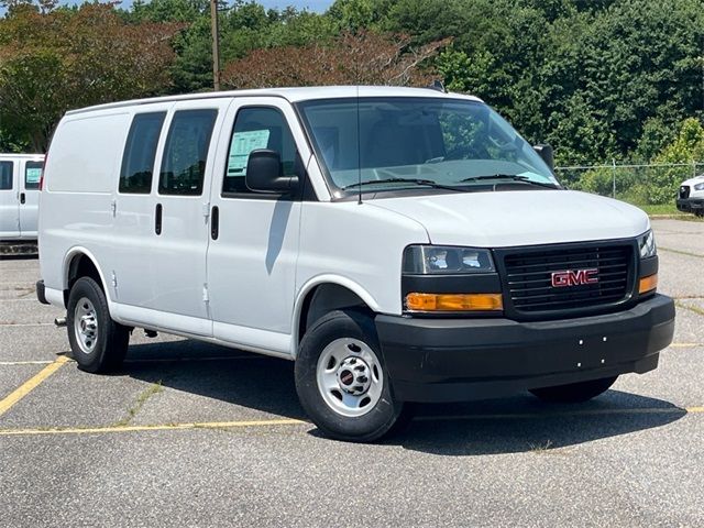2024 GMC Savana Base