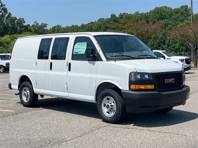 2024 GMC Savana Base