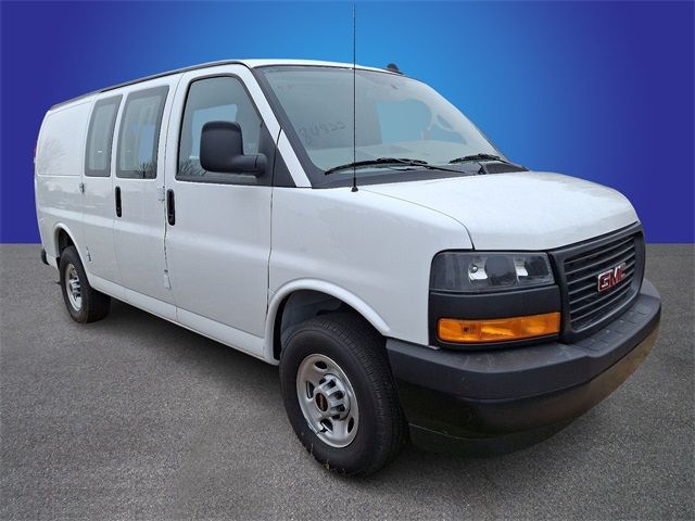 2024 GMC Savana Base