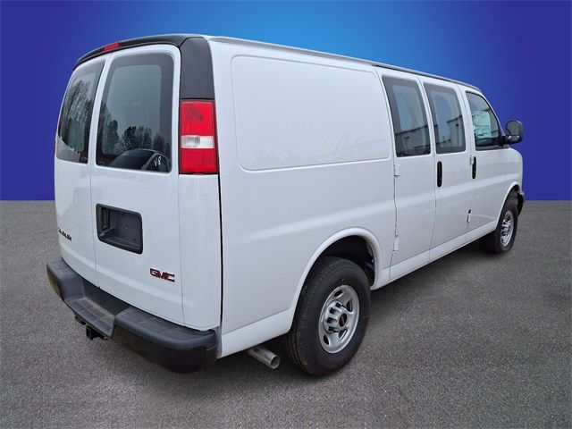 2024 GMC Savana Base