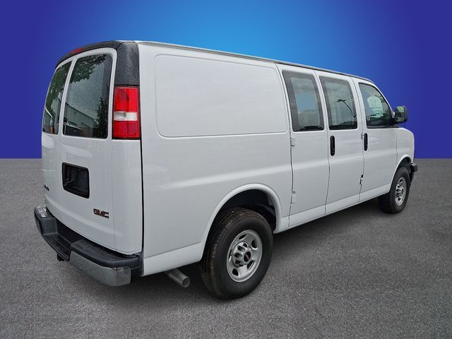 2024 GMC Savana Base