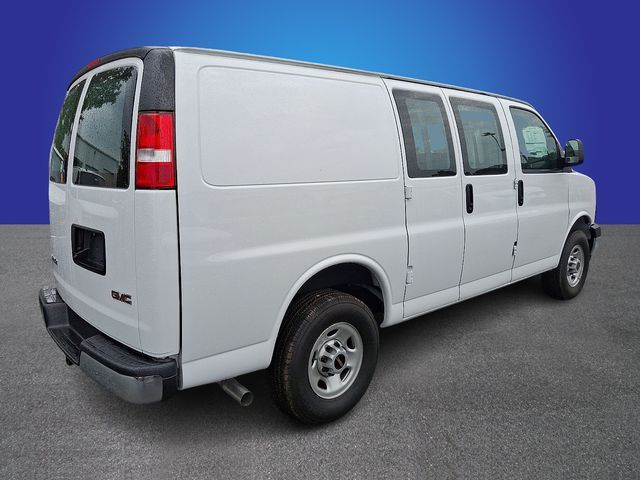 2024 GMC Savana Base