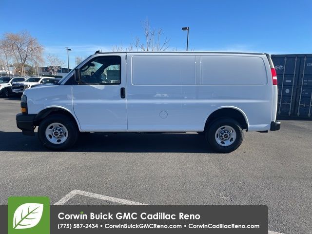 2024 GMC Savana Base