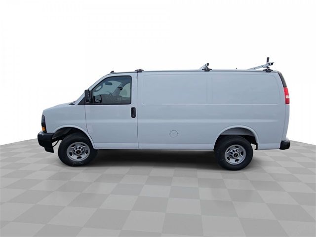 2024 GMC Savana Base