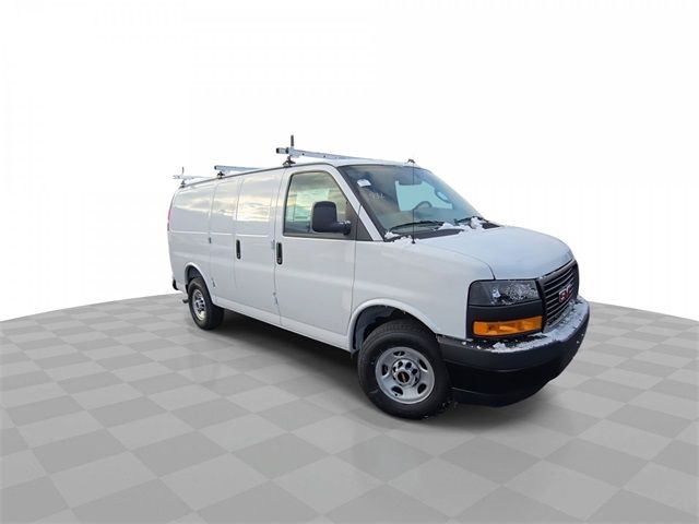 2024 GMC Savana Base