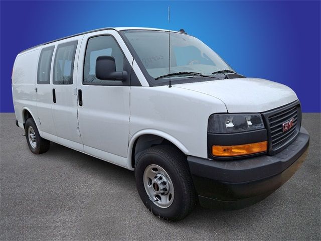 2024 GMC Savana Base