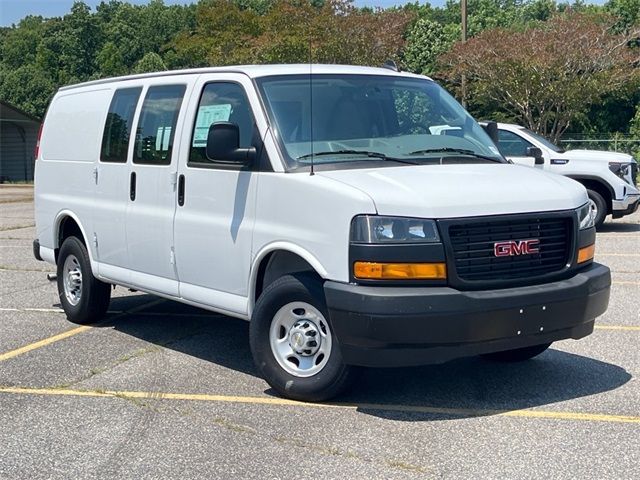 2024 GMC Savana Base