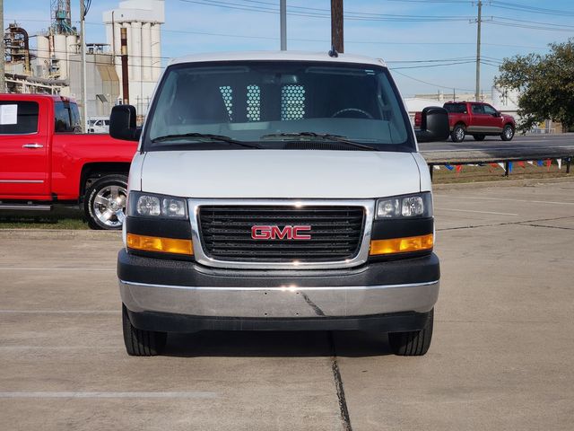 2024 GMC Savana Base