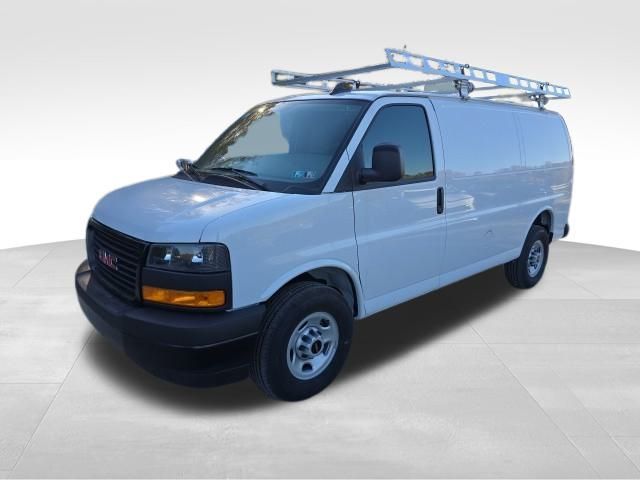 2024 GMC Savana Base