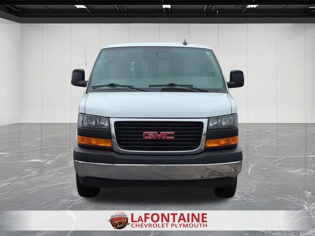 2024 GMC Savana Base