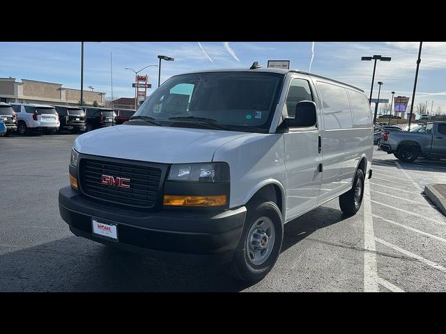 2024 GMC Savana Base