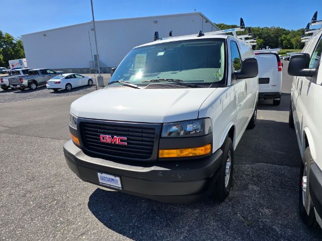 2024 GMC Savana Base