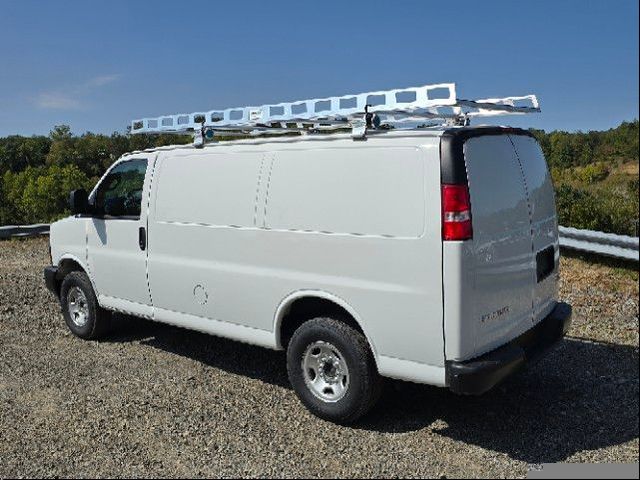 2024 GMC Savana Base