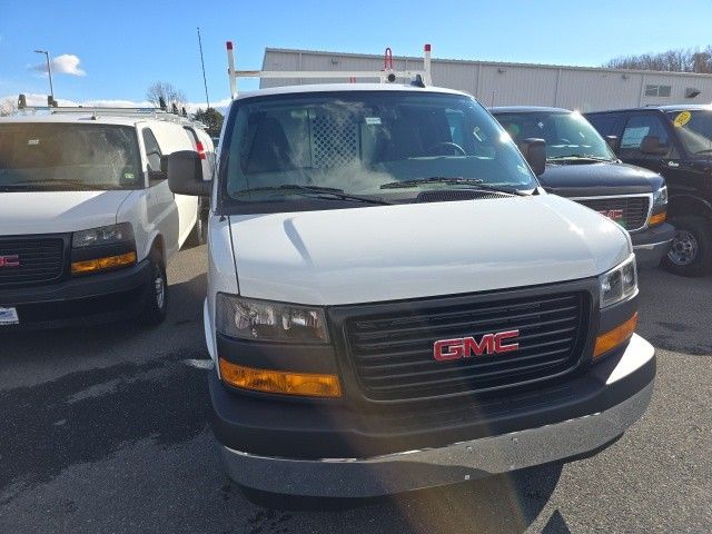 2024 GMC Savana Base