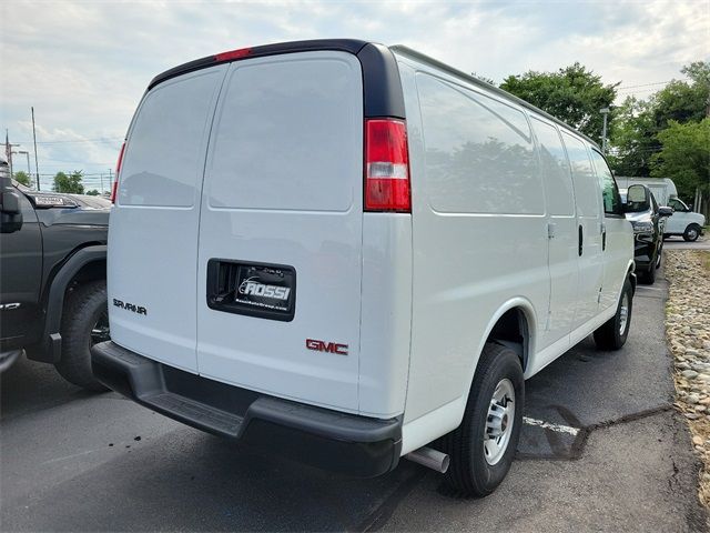 2024 GMC Savana Base