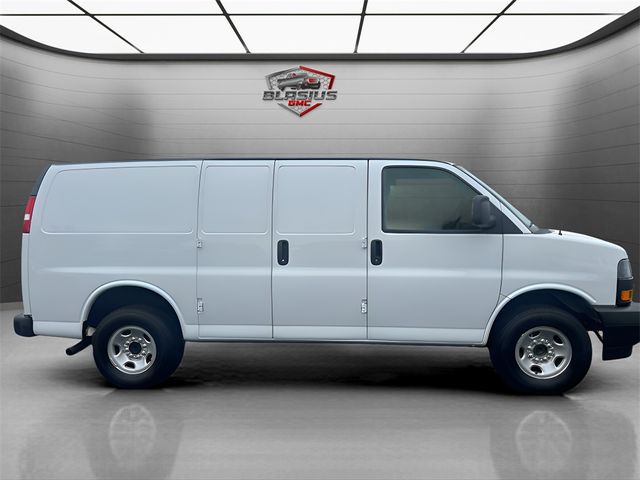 2024 GMC Savana Base