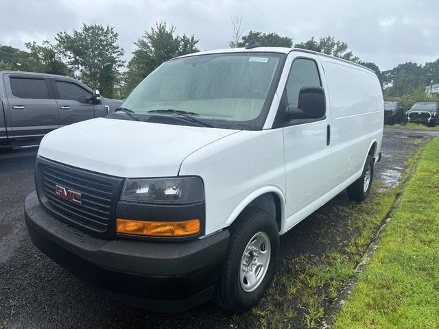 2024 GMC Savana Base