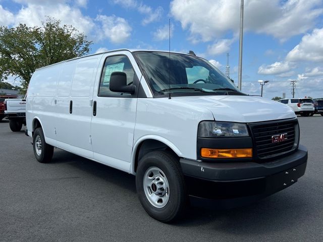 2024 GMC Savana Base