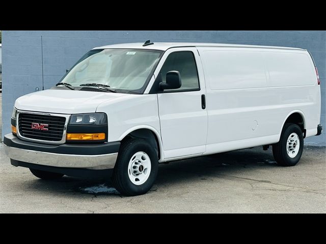 2024 GMC Savana Base