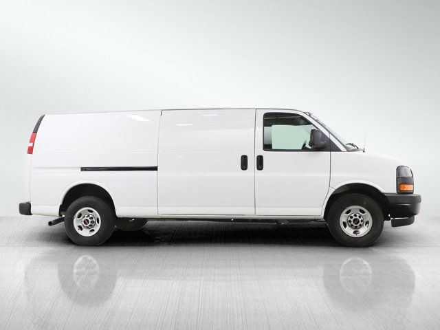 2024 GMC Savana Base
