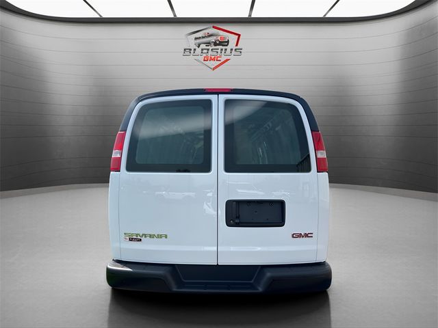 2024 GMC Savana Base