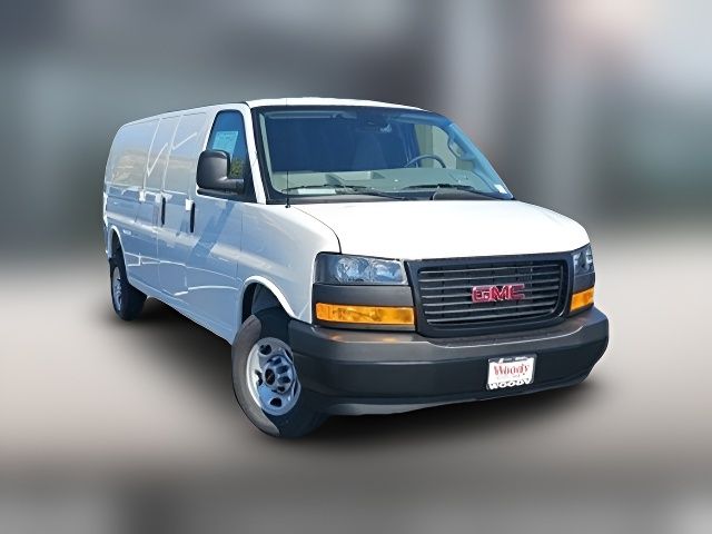 2024 GMC Savana LT